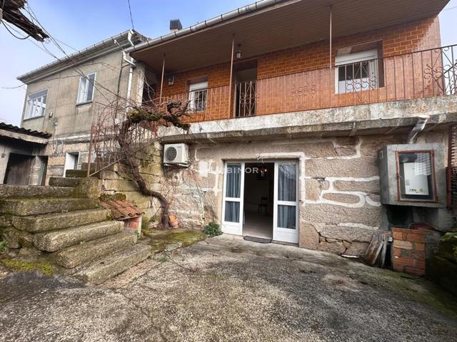 DOS CASAS de piedra, con patio. Zona XINZO DE LIMIA. photo 0