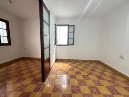 Amplio piso de 3 dormitorios en el corazón histórico de Palma photo 0
