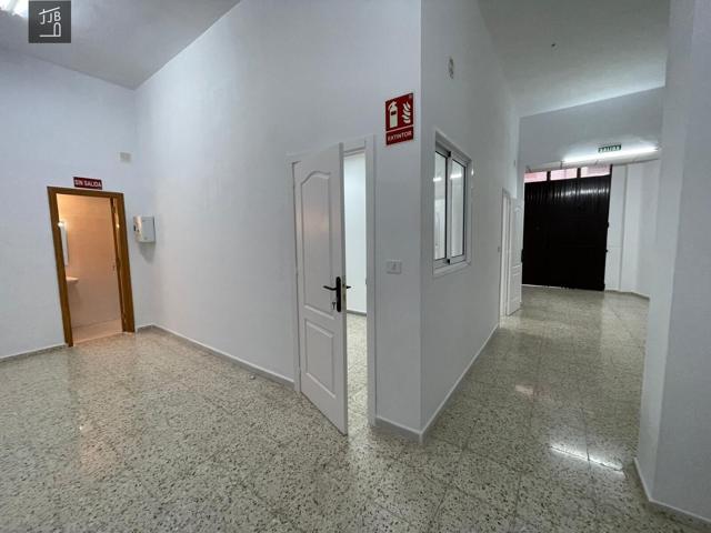 ESTUPENDO LOCAL COMERCIAL EN ALQUILER EN LA CUESTA photo 0