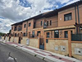 Chalet adosado en venta en Parque Manuel de Vega-Carretera de Ugena photo 0