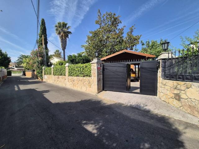 ¡Boaz Inmoboutique vende chalet independiente en Serranillos del Valle! photo 0