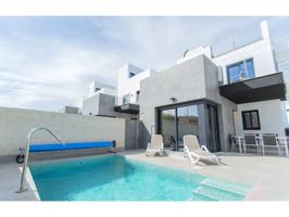 BONITA VILLA EN TORREVIEJA, VACACIONAL photo 0