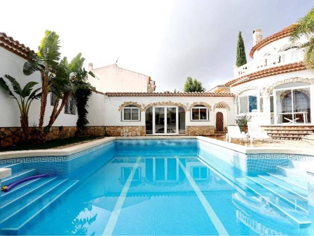 AMPLIO CHALET EN MIAMI PLATJA, VACACIONAL photo 0