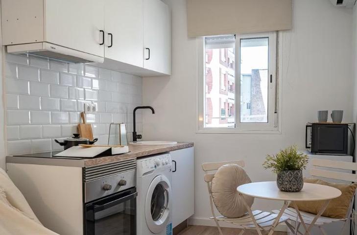 Piso En venta en Embajadores, Madrid photo 0