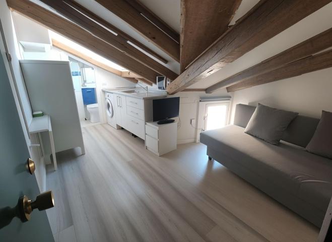 Piso En venta en Embajadores, Madrid photo 0