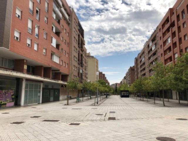 Local comercial en venta en Pamplona, Calle Irunlarrea photo 0
