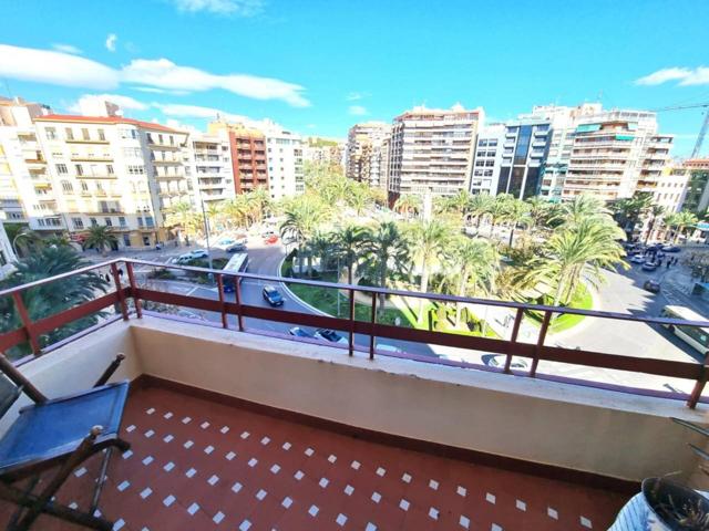 Plaza de los Luceros, exclusivo piso en esquina, gran ocasión. photo 0