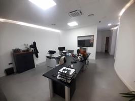 Local oficina a pie de calle con 4 estancias photo 0