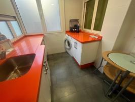 PISO CÉNTRICO SEMIREFORMADO. GARAJE INCLUIDO. 3 HABITACIONES 2 BAÑOS photo 0