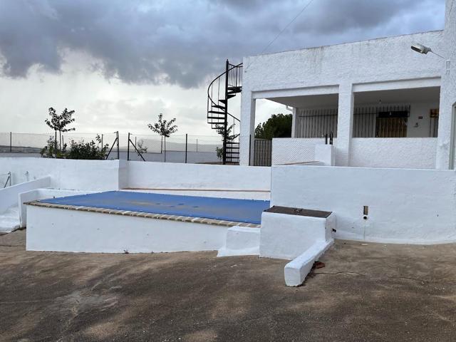 CHALET ZONA CERCANA A LA POBLACIÓN. PISCINA, POZO, ETC... photo 0