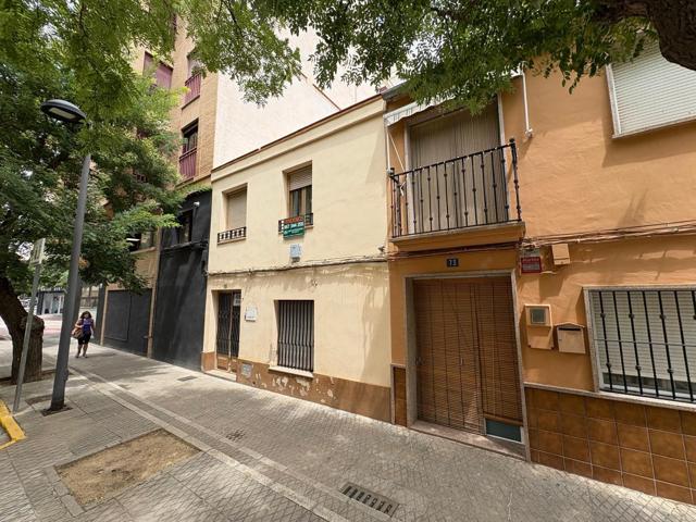 CASA CÉNTRICA IDEAL PARA REFORMAR photo 0