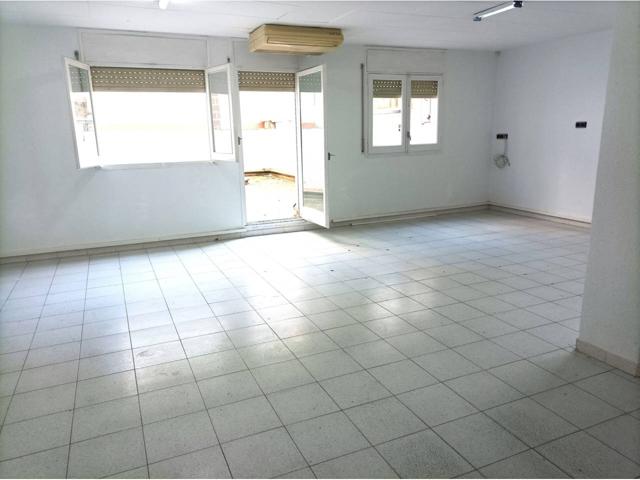 Venta de local comercial en Blanes photo 0