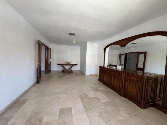 Precioso piso de cuatro dormitorios para larga temporada photo 0