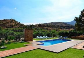 Preciosa casa con piscina y jardín photo 0