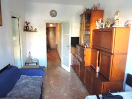 ACOGEDOR PISO de 60m2, ascensor, balcón, en Coll i Pujol 8 min de centro Badalona photo 0