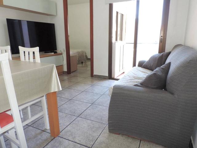 Piso de 60m2, con balcón, sin ascensor, Fondo photo 0