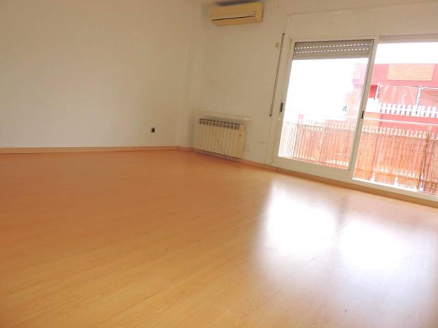 Gran piso de 101m2, 4hab, 1 baño, balcón, ascensor, exterior photo 0