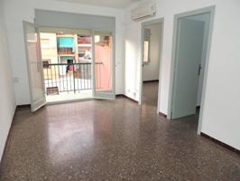 Piso de 76m2, exterior, con 3 hab, con balcón, con ascensor, + plaza de parking photo 0
