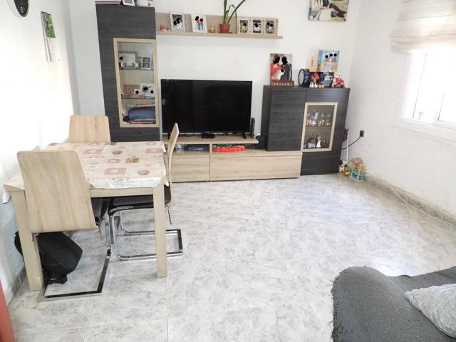 Magnífico piso de 59m2, 2 hab, 2 real, sin ascensor listo para entrar a vivir, en Badalona photo 0