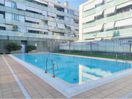 Gran piso de 114m2 construido, piscina comunitaria,  ascensor y parking opcional en calle Tanger photo 0