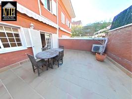 Casa adosada en perfecto estado en av. Marti i pujol photo 0