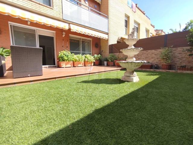 Maravillosa casa de 270m2 construidos, 4hab, 3 baños, parking en calle Minerva photo 0