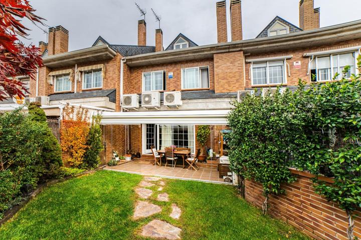 Unifamiliar Pareada En venta en Timón, Madrid photo 0