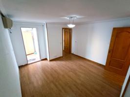 Piso En venta en Aluche, Madrid photo 0