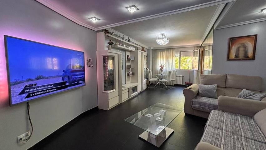 mobiliarias Encuentro vende ESTUPENDO piso PARA ENTRAR A VIVIR. En la Zona de Ponferrada en León. photo 0