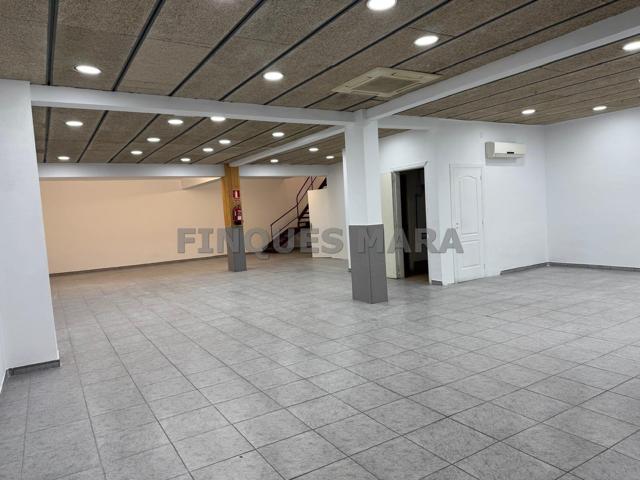 ¡LOCAL COMERCIAL EN ESTUPENDA ZONA DE PASO! photo 0