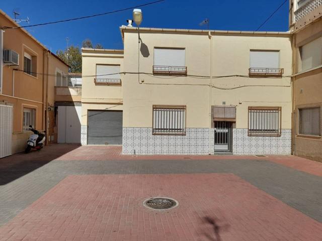 Casa con Cochera en Venta photo 0
