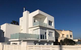 Chalet Independiente en Primera Línea de Playa: Tu refugio en Mareny de Barraquetes, Sueca, Valencia photo 0