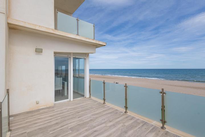 Chalet Independiente en Primera Línea de Playa: Tu refugio en Mareny de Barraquetes, Sueca, Valencia photo 0