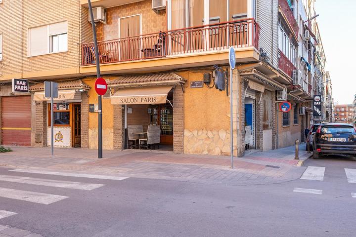 Venta de Bajo Esquinero en Paterna photo 0