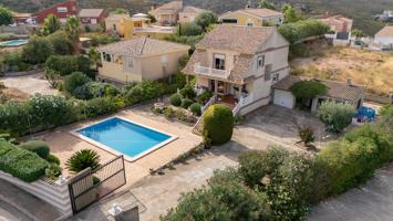 Unifamiliar En venta en Urb. Altury, Turis photo 0