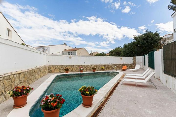 ¡OPORTUNIDAD! ¡VENTA ADOSADO con PISCINA en MACASTRE! photo 0