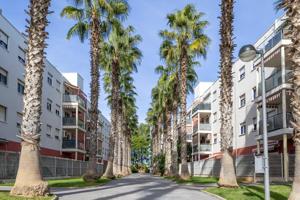 ¡GRAN OPORTUNIDAD DE INVERSIÓN Encantador piso con terraza en la prestigiosa Urbanización La Reva (Ribarroja del Turia) photo 0