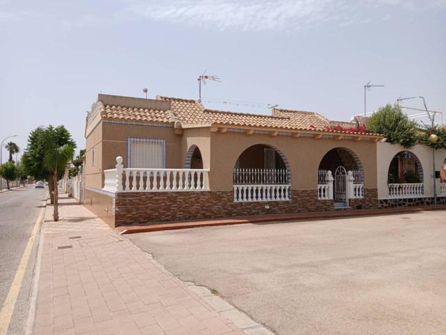 CASA PLANTA BAJA ESQUINERA CON 4 DORMITORIOS EN LOS NAREJOS photo 0