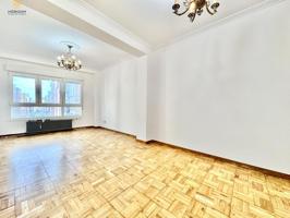Piso En venta en Ceares - Jesuitas, Gijon photo 0