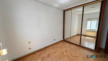 Habitación en alquiler en Madrid de 79 m2 photo 0