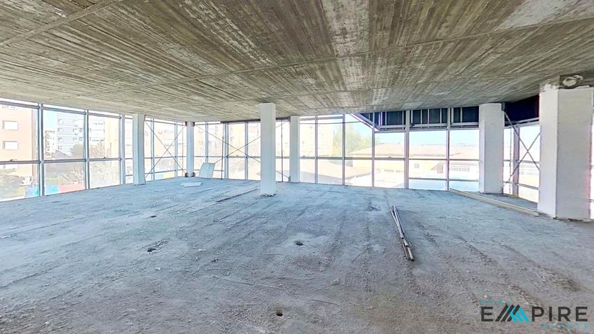 Local en venta en Parla de 160 m2 photo 0