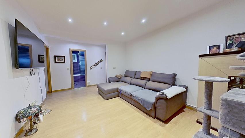 Piso en venta en Madrid de 79 m2 photo 0