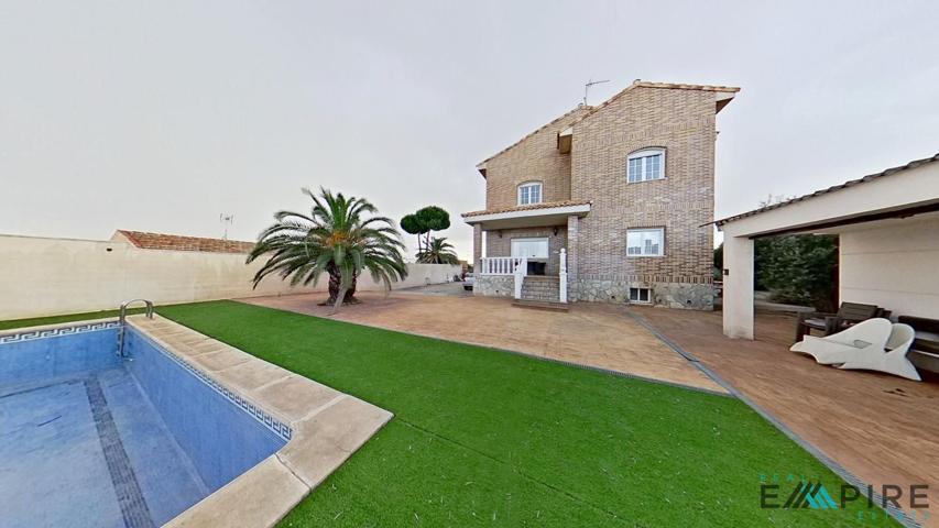 Casa - Chalet en venta en Yuncos de 480 m2 photo 0