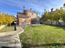 Casa - Chalet en venta en Serranillos del Valle de 177 m2 photo 0