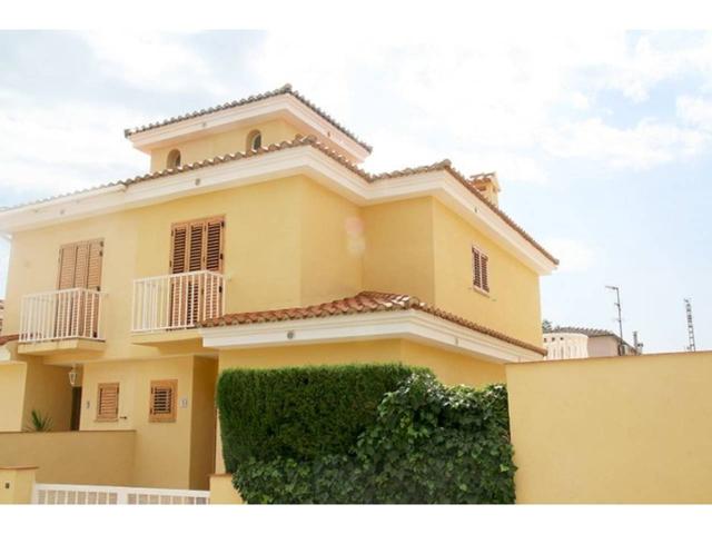 Casa pareada en venta en Centre-Casc Antic photo 0