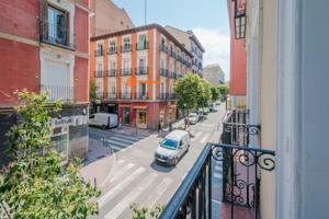 ELEGANTE VIVIENDA REFORMADA CON 5 BALCONES EN EDIFICIO EMBLEMÁTICO DE MALASAÑA photo 0