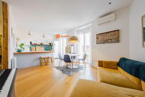 VIVIENDA EXTERIOR CON DOS BALCONES A LA CALLE photo 0