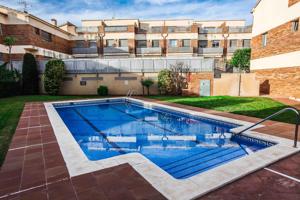 Casa adosada con terraza y piscina en El Vendrell photo 0