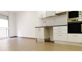 Piso en venta en El Castell-Poble Vell photo 0