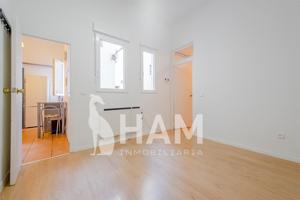 ESTUPENDO PISO EN ALQUILER EN EL BARRIO ALMAGRO DE MADRID photo 0